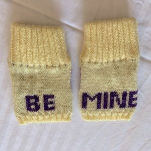 BCBG 💛 Fingerless Gloves